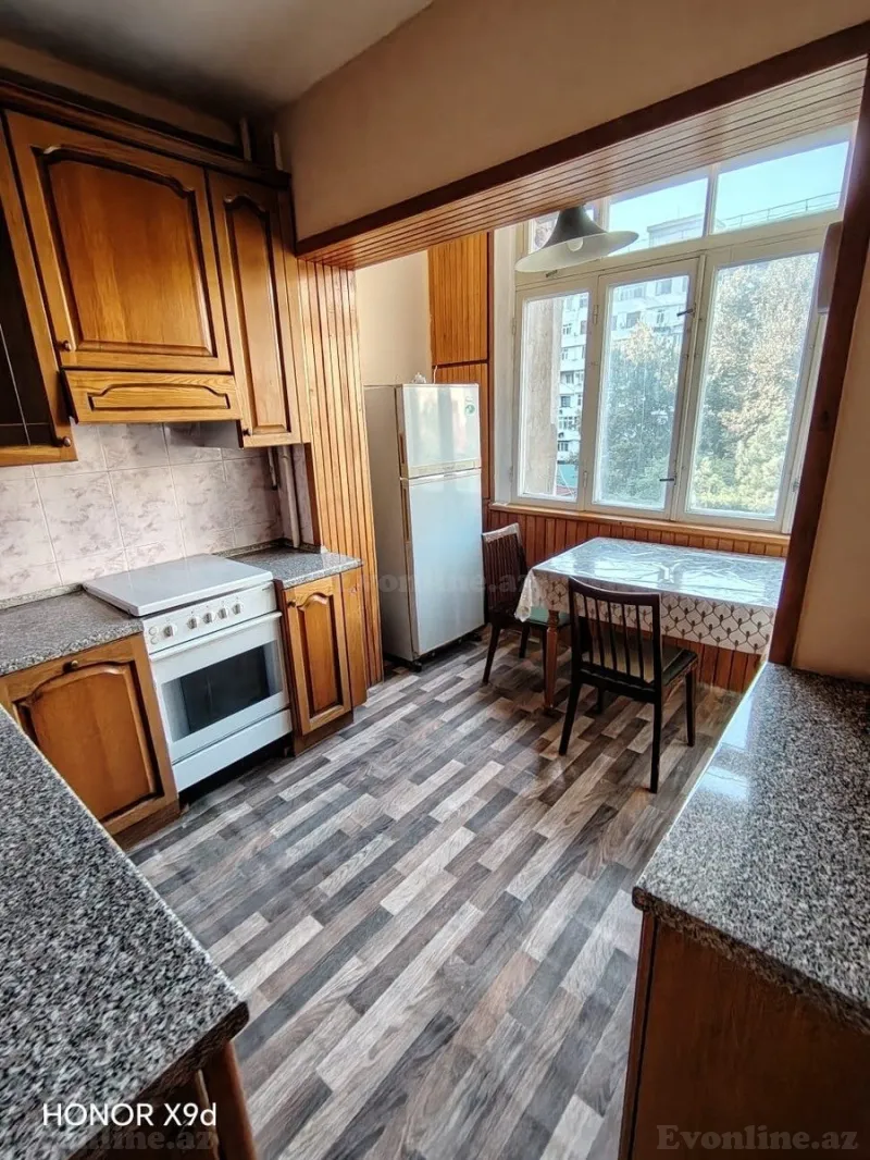 Kirayə verilir 3 otaqlı Mənzil Köhnə tikili 100 m² Gənclik m. - şəkil 6