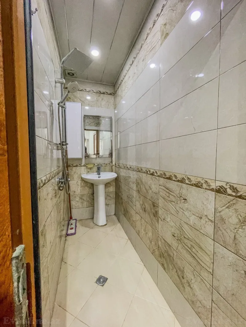 Satılır 2 otaqlı Mənzil Köhnə tikili 60 m² Bakıxanov - şəkil 12
