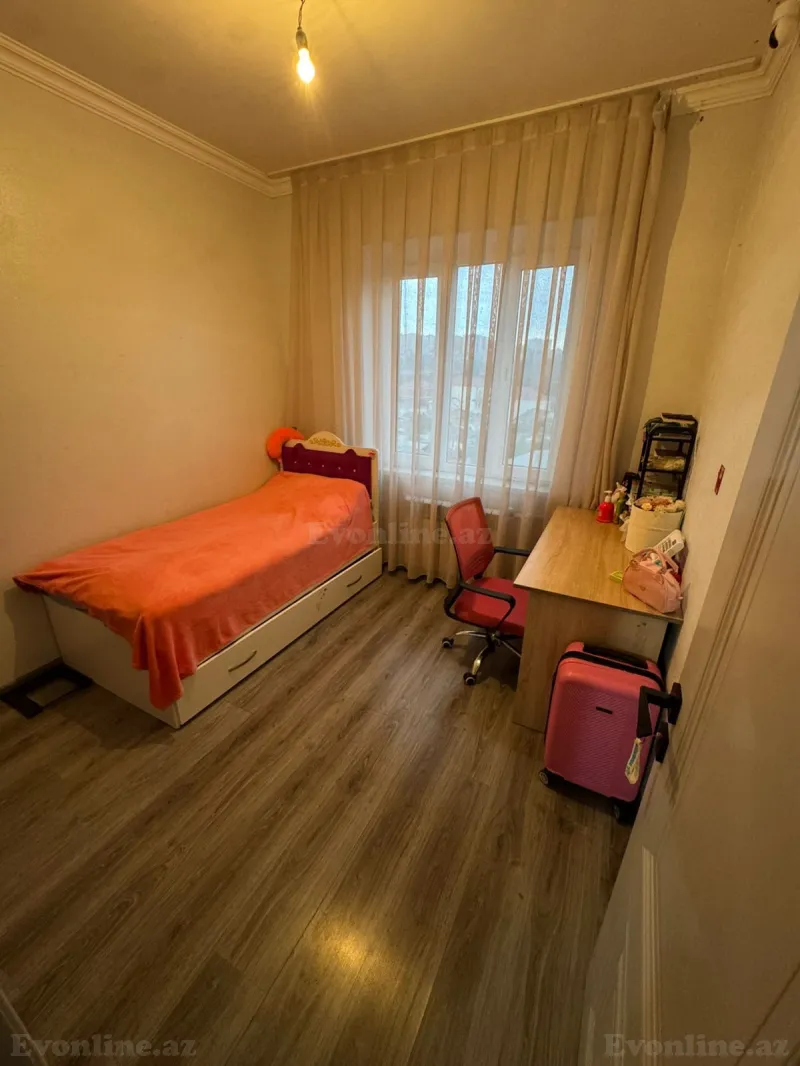 Satılır 4 otaqlı Mənzil Köhnə tikili 100 m² Bakıxanov - şəkil 3