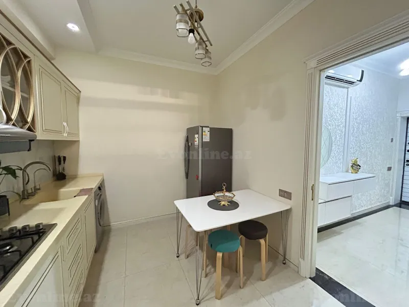 Kirayə verilir 2 otaqlı Mənzil Yeni tikili 80 m² Neftçilər m. - şəkil 5