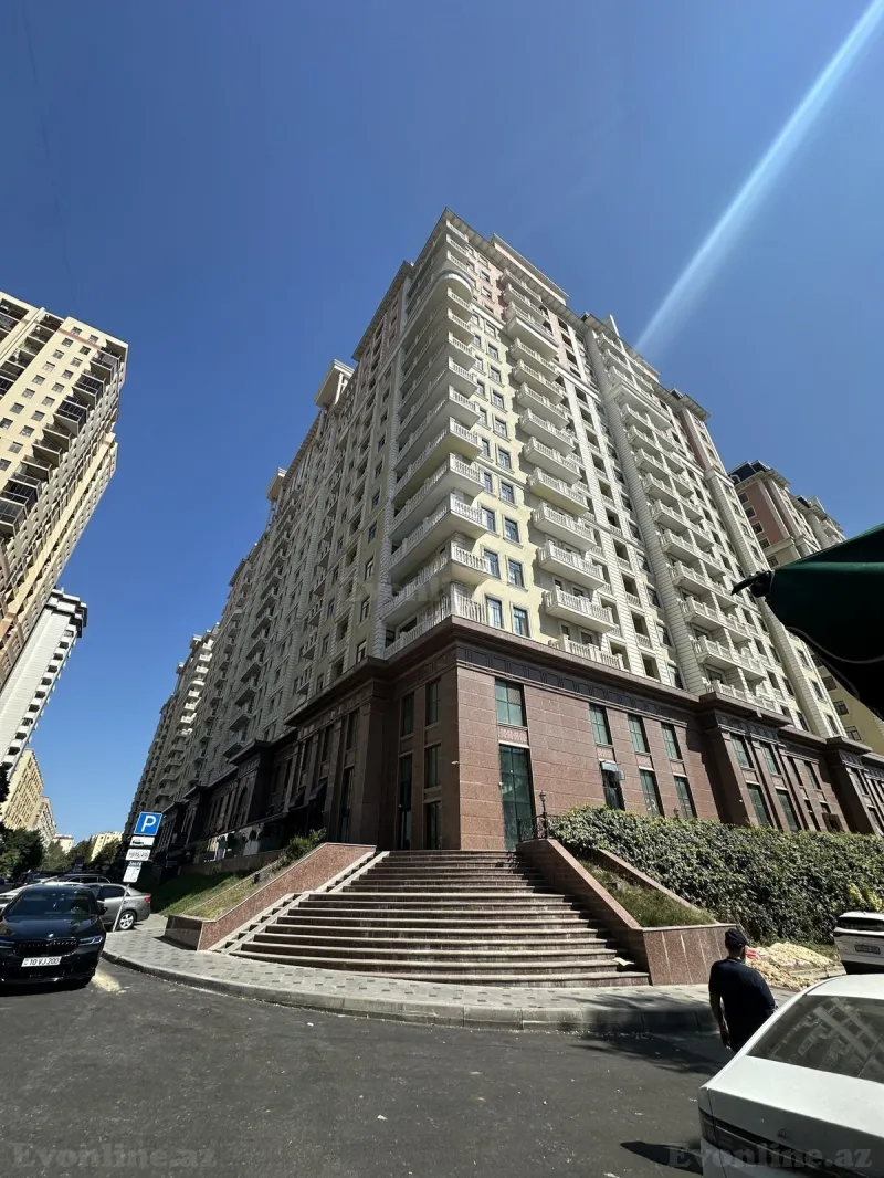 4 otaqlı Mənzil 190 m² Elmlər Akademiyası m. Satılır