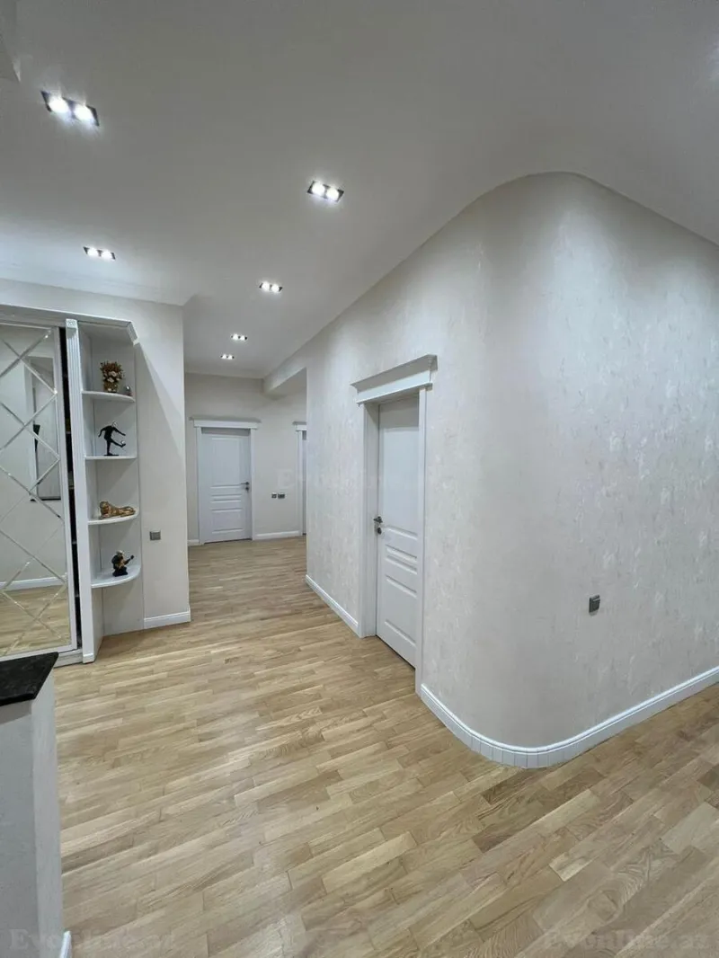 Satılır 4 otaqlı Mənzil Yeni tikili 175 m² Nərimanov r. - şəkil 17