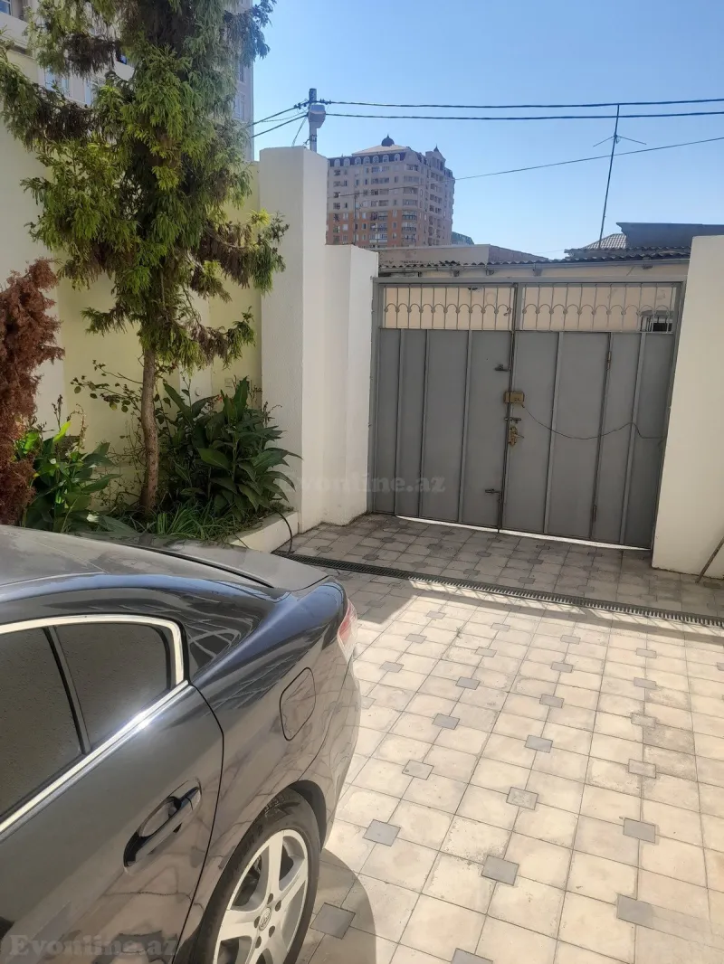 Satılır 5 otaqlı Həyət evi 150 m² 20 Yanvar m.