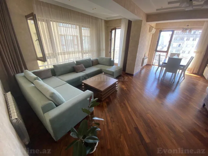 3 otaqlı Mənzil 138 m² Xətai r. Kirayə verilir
