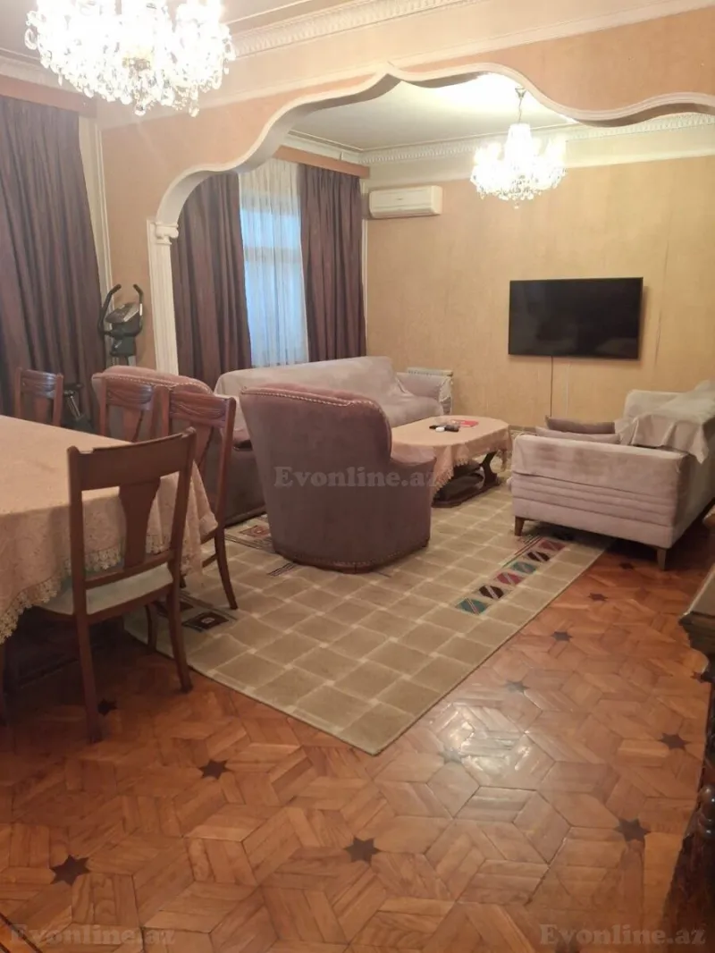 Satılır 5 otaqlı Mənzil Köhnə tikili 150 m² 8-ci kilometr