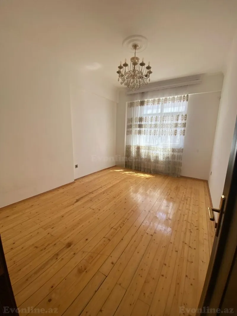 3 otaqlı Mənzil 110 m² Xətai r. Satılır