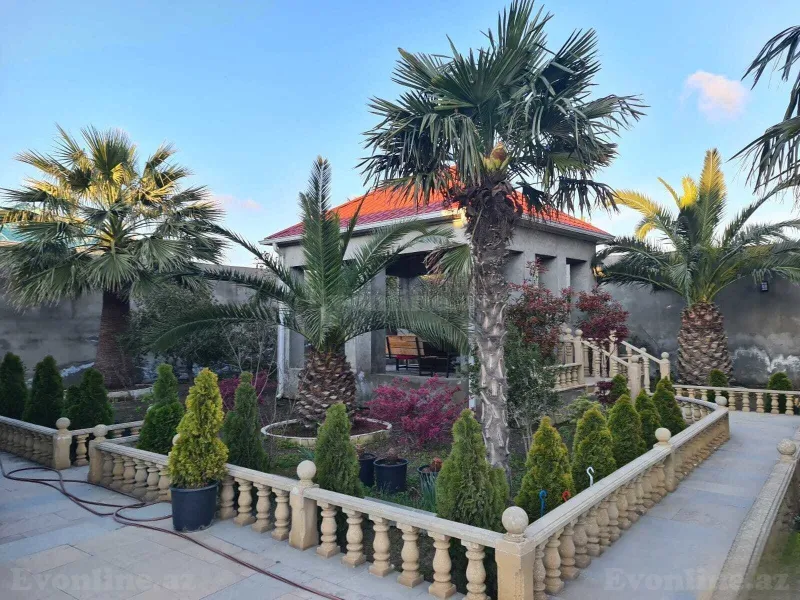 10 otaqlı Həyət evi 550 m² 8-ci mikrorayon Satılır