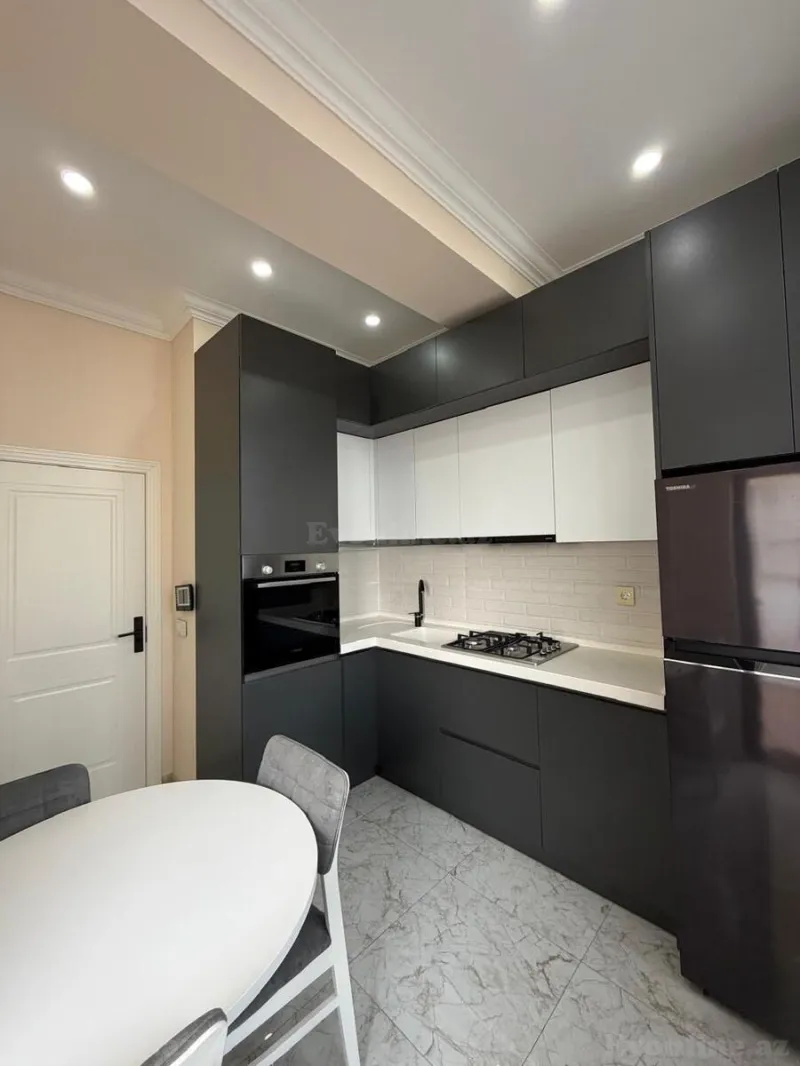 2 otaqlı Mənzil 90 m² 2-ci mikrorayon Kirayə verilir