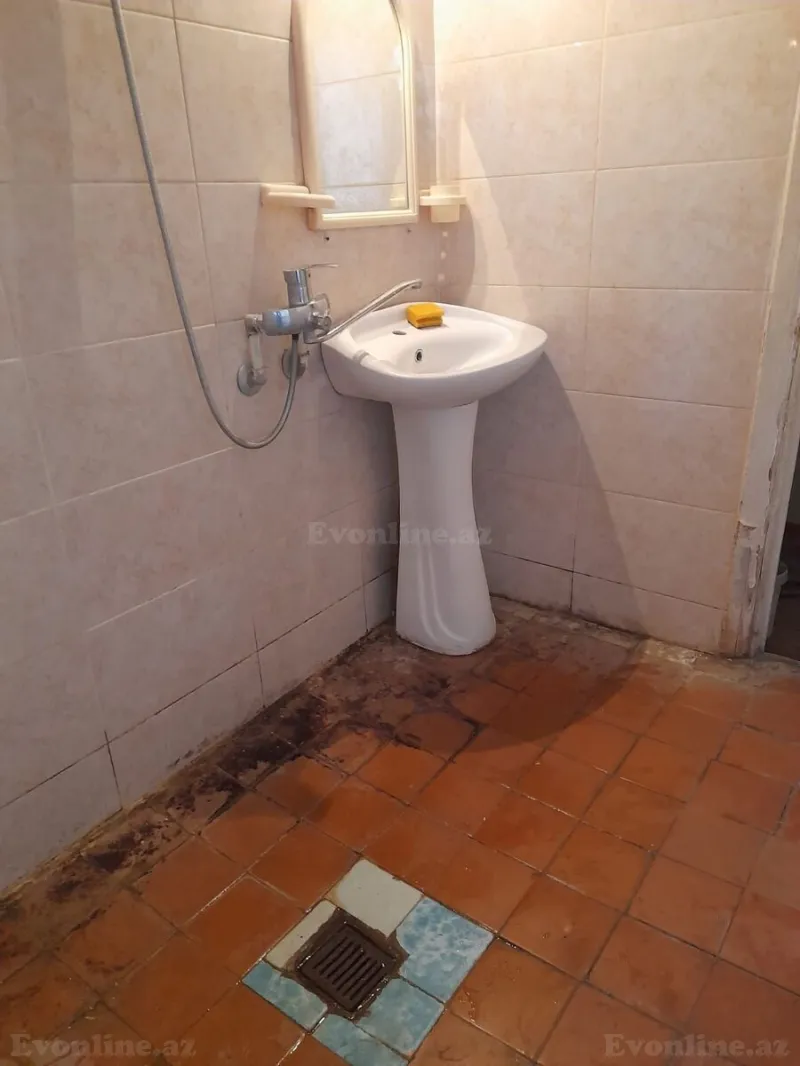 Kirayə verilir 2 otaqlı Mənzil Köhnə tikili 45 m² Memar Əcəmi m. - şəkil 6