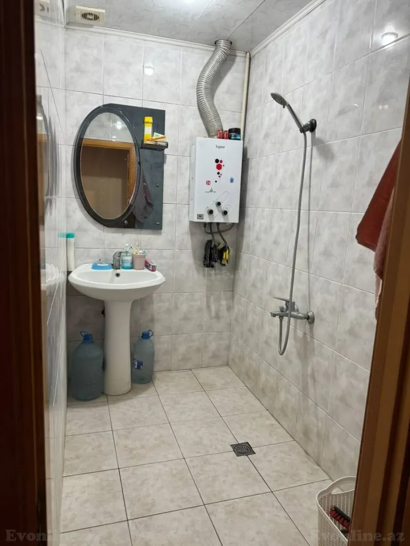 Satılır 2 otaqlı Mənzil Köhnə tikili 60 m² Bakıxanov - şəkil 13
