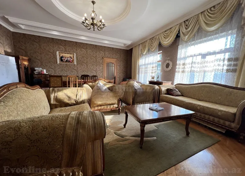 9 otaqlı Həyət evi 300 m² Bakıxanov Satılır