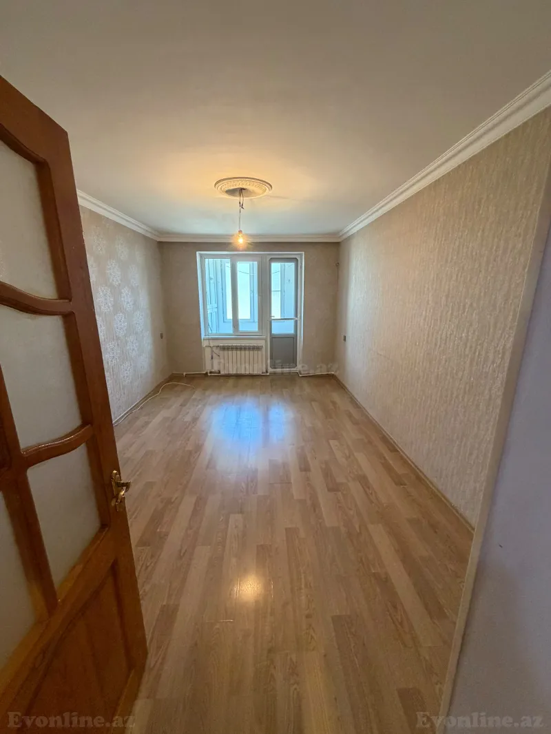 Satılır 3 otaqlı Mənzil Köhnə tikili 76 m² Bakıxanov - şəkil 2