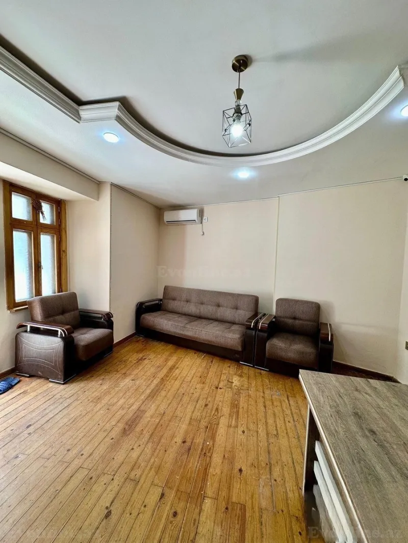 4 otaqlı Ofis 150 m² Səbail r. Kirayə verilir