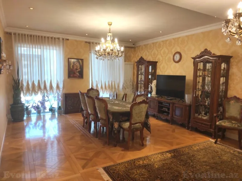 3 otaqlı Mənzil 131 m² 28 May m. Satılır