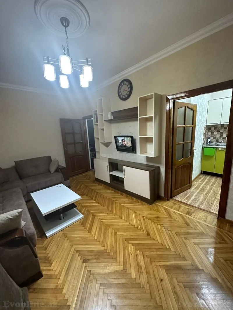 Kirayə verilir 2 otaqlı Mənzil Köhnə tikili 65 m² Memar Əcəmi m. - şəkil 2