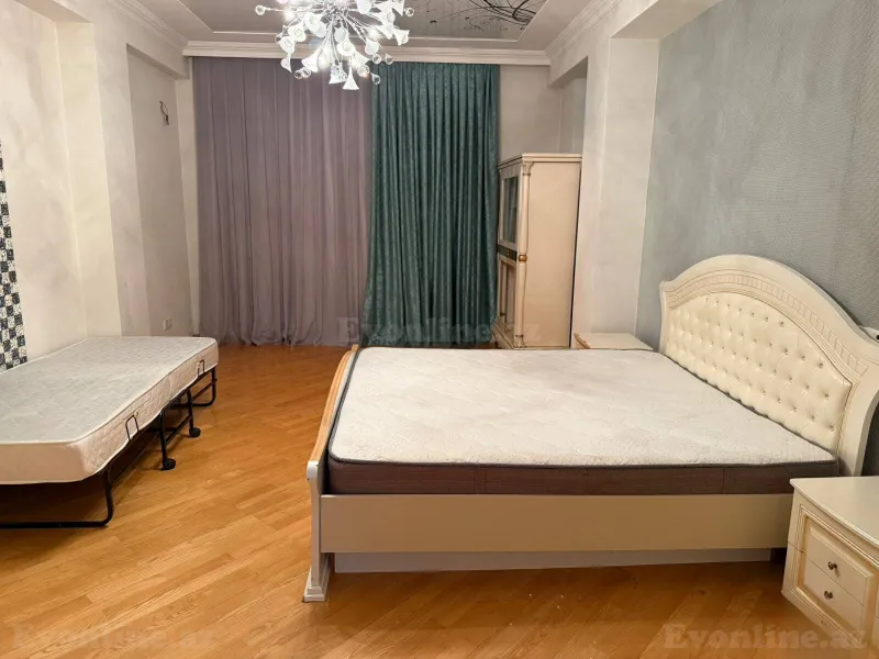 4 otaqlı Mənzil 130 m² 1-ci mikrorayon Satılır