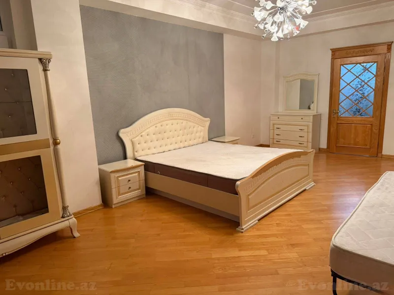 Satılır 4 otaqlı Mənzil Yeni tikili 130 m² 1-ci mikrorayon - şəkil 4