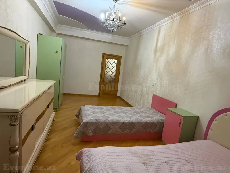 Satılır 4 otaqlı Mənzil Yeni tikili 130 m² 1-ci mikrorayon - şəkil 10