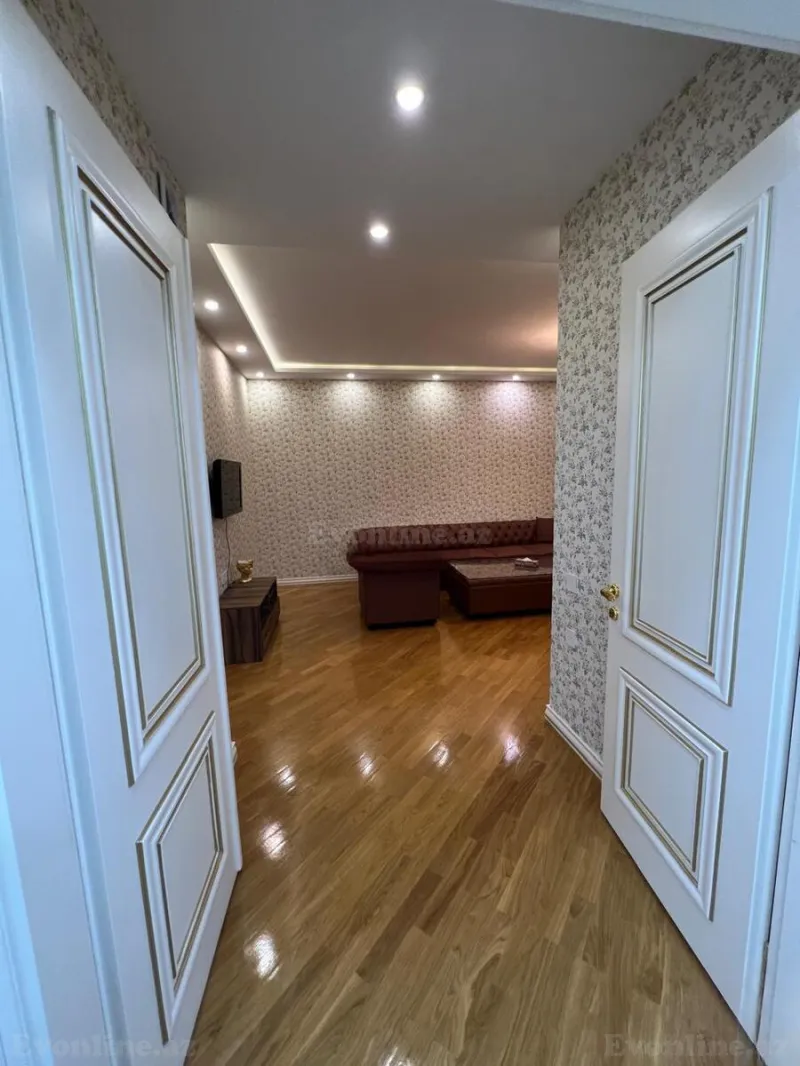 Satılır 2 otaqlı Mənzil Yeni tikili 100 m² 8 Noyabr m. - şəkil 4