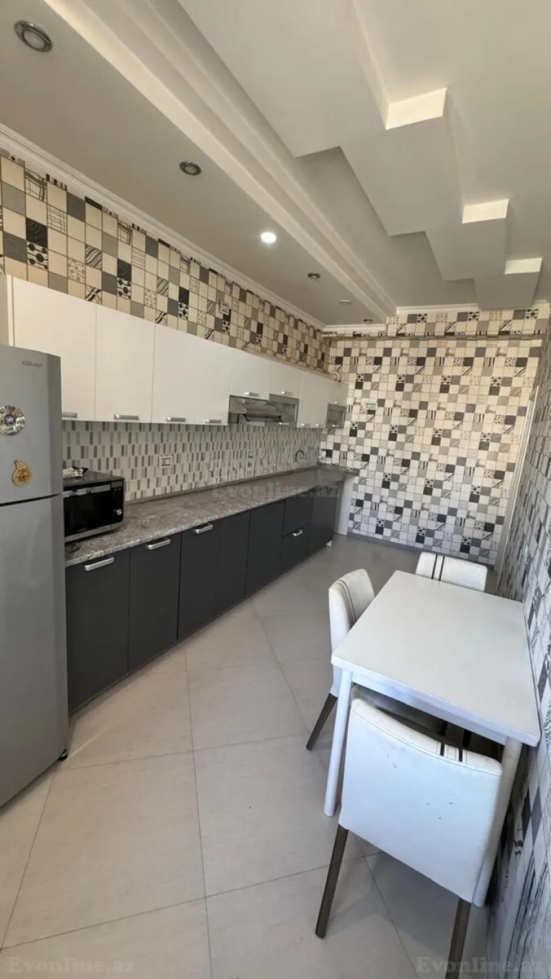 3 otaqlı Mənzil 110 m² Nizami m. Kirayə verilir