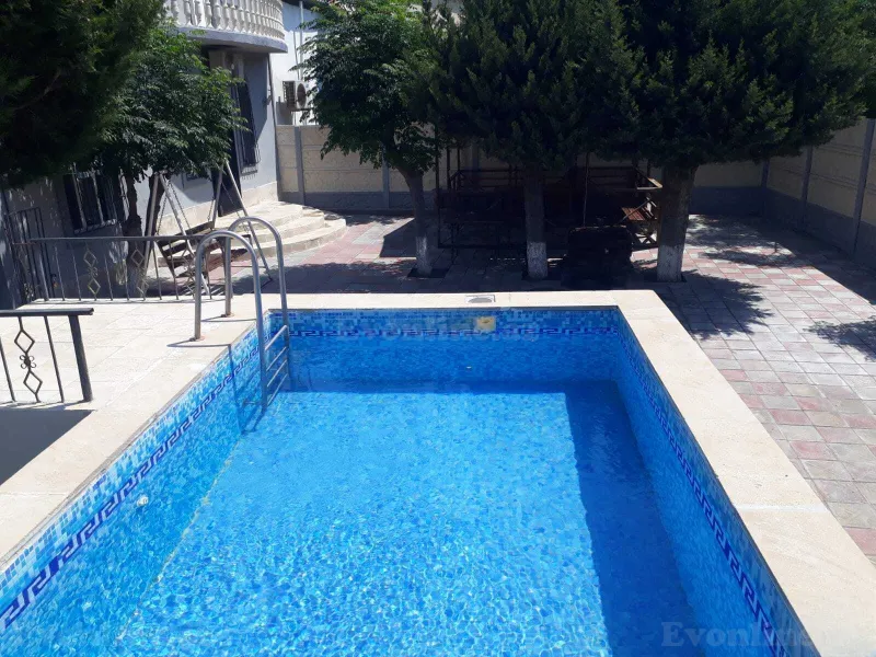 5 otaqlı Həyət evi 250 m² Novxanı Kirayə verilir