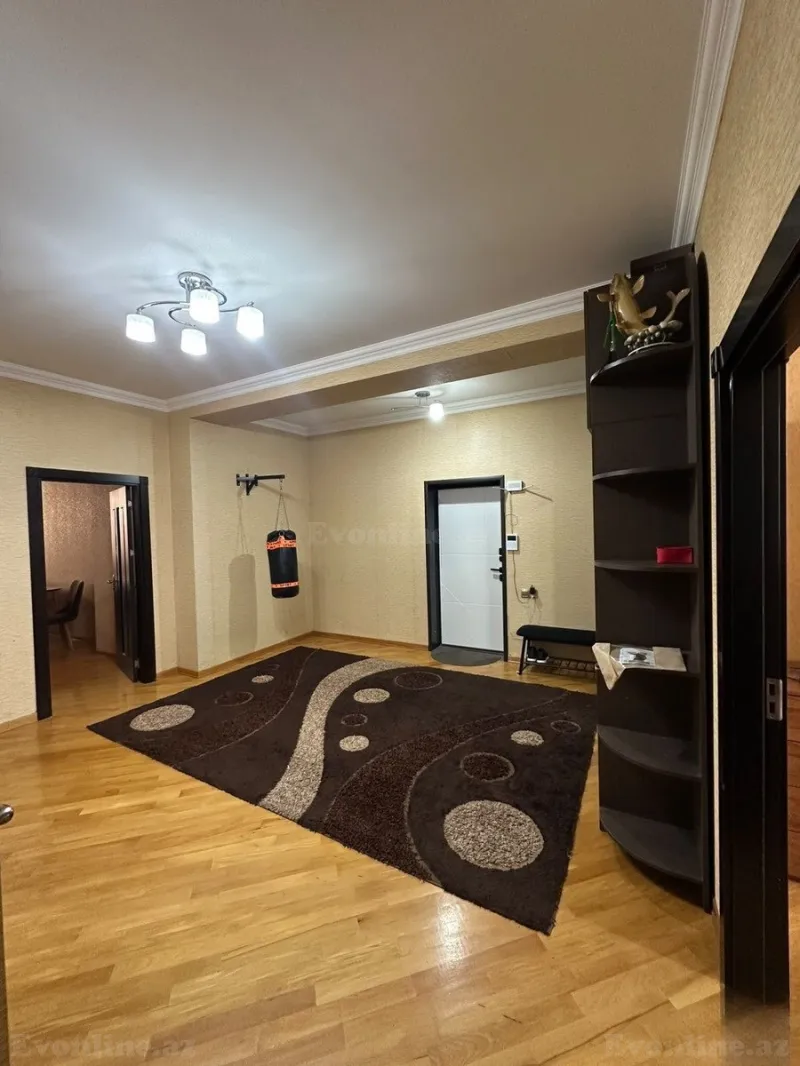 3 otaqlı Mənzil 140 m² Koroğlu m. Kirayə verilir