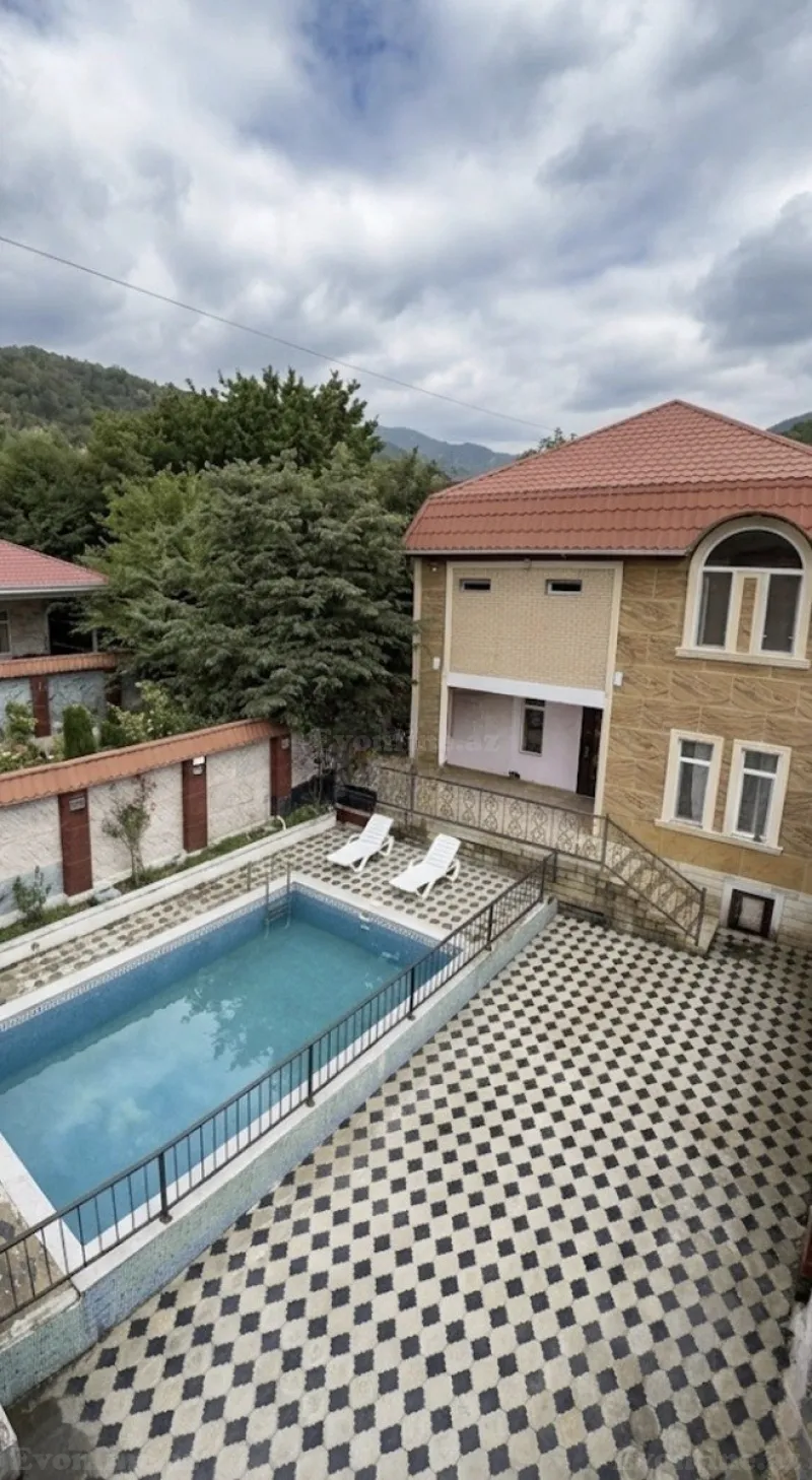4 otaqlı Həyət evi 180 m² Qəbələ Kirayə verilir