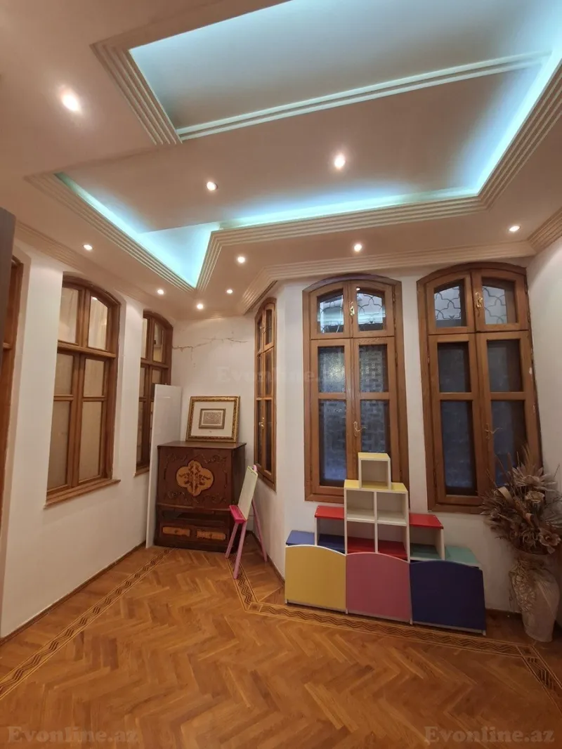 Kirayə verilir 5 otaqlı Mənzil Köhnə tikili 230 m² Yasamal r. - şəkil 12