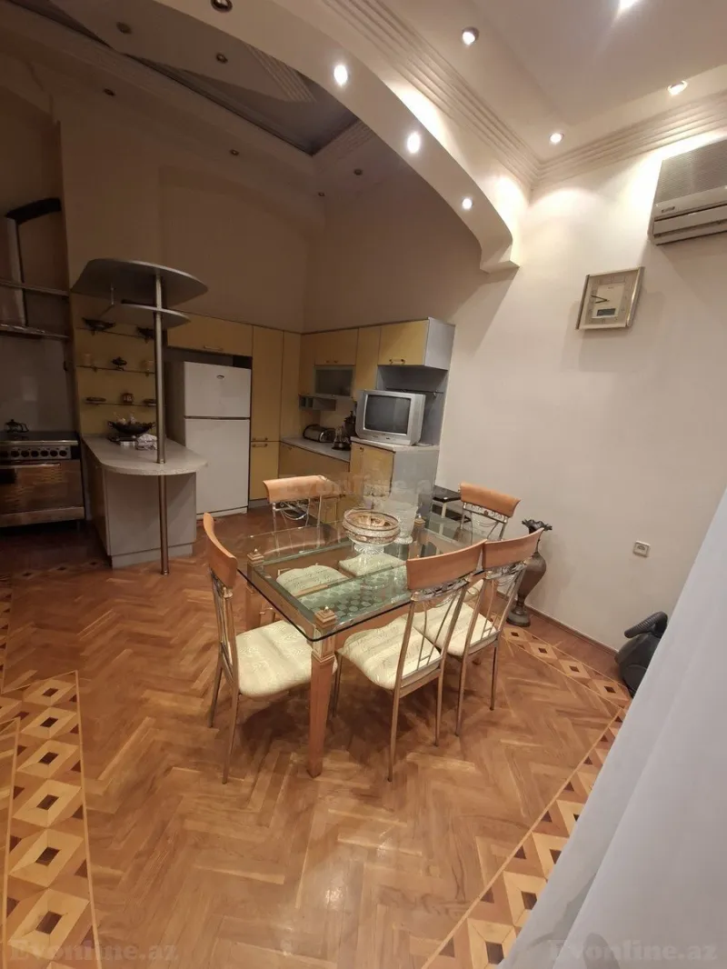 Kirayə verilir 5 otaqlı Mənzil Köhnə tikili 230 m² Yasamal r. - şəkil 14