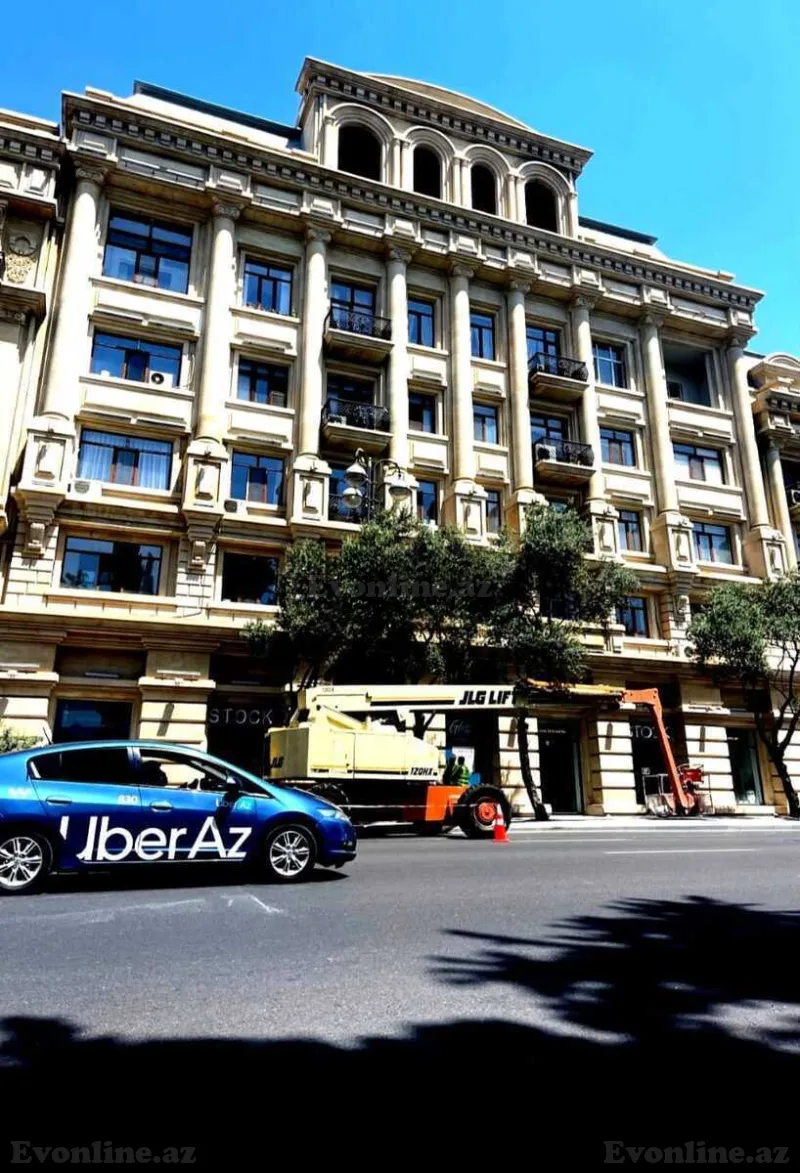 Satılır 4 otaqlı Mənzil Yeni tikili 130 m² Səbail r.