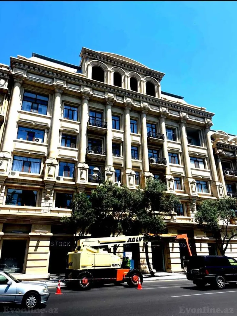 Satılır 4 otaqlı Mənzil Yeni tikili 130 m² Səbail r. - şəkil 2