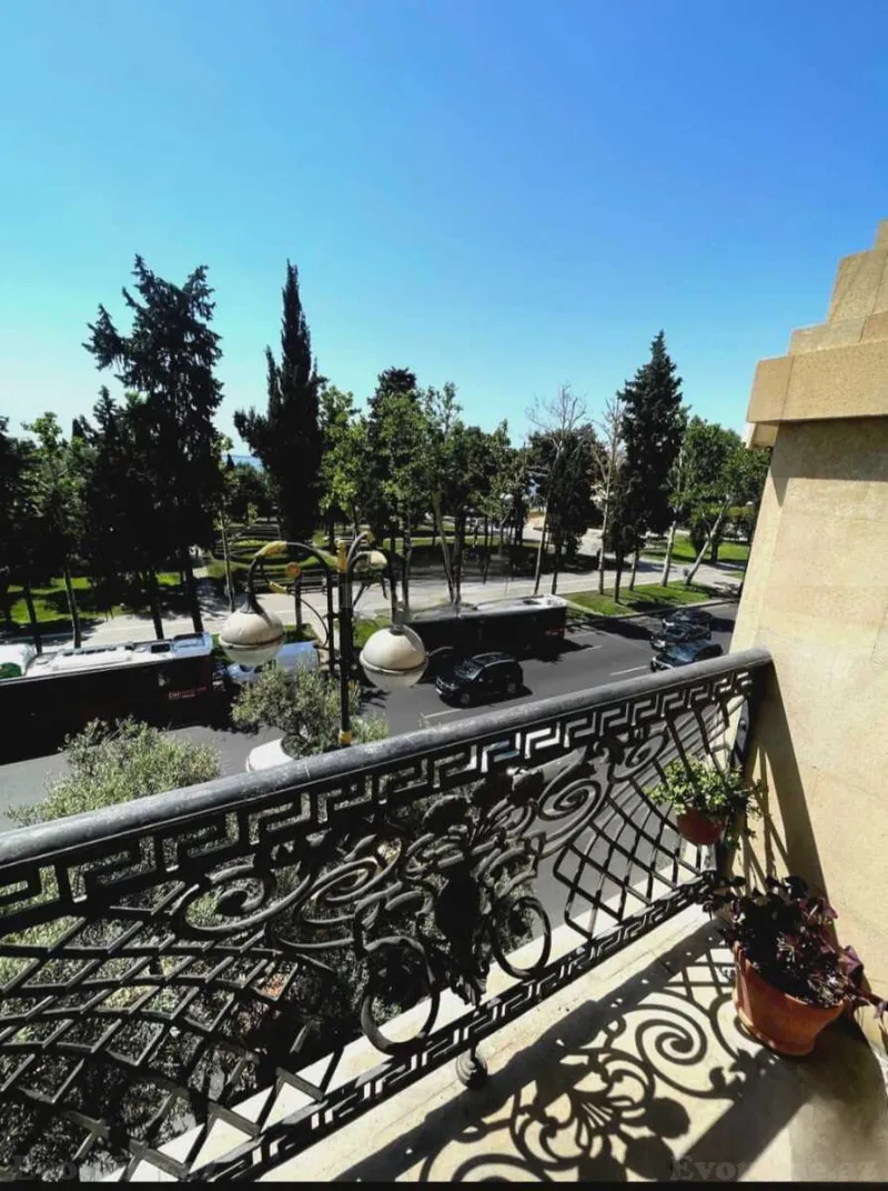 Satılır 4 otaqlı Mənzil Yeni tikili 130 m² Səbail r. - şəkil 6