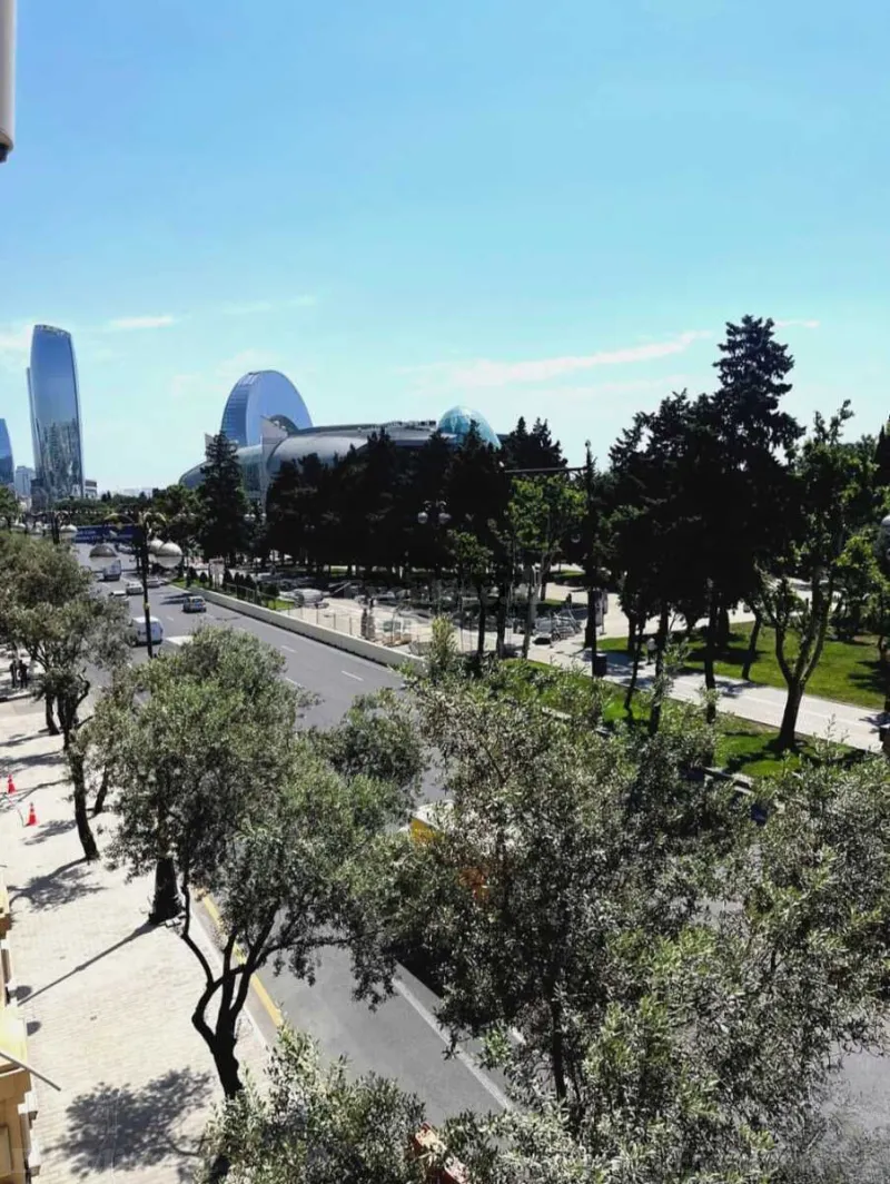 Satılır 4 otaqlı Mənzil Yeni tikili 130 m² Səbail r. - şəkil 8