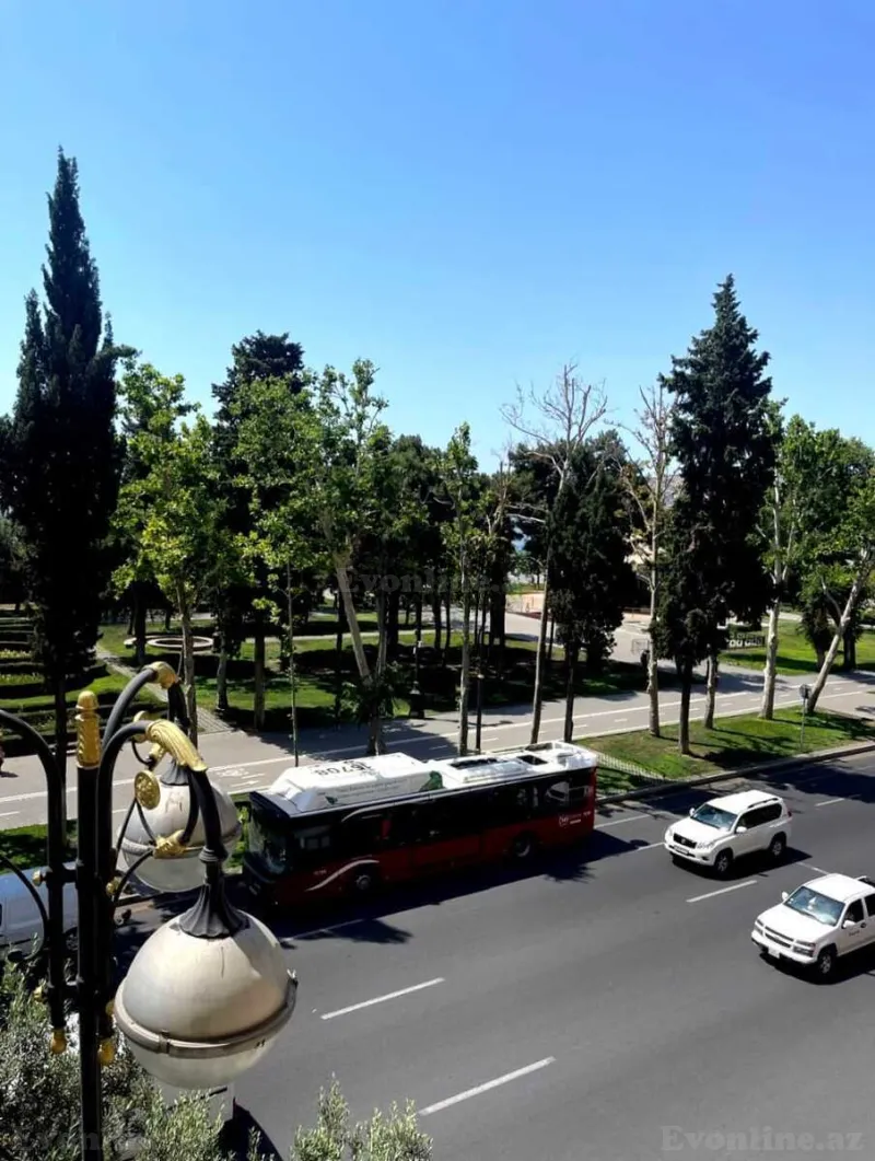 Satılır 4 otaqlı Mənzil Yeni tikili 130 m² Səbail r. - şəkil 9