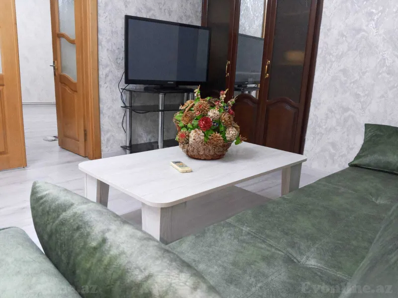 Kirayə verilir 3 otaqlı Mənzil Köhnə tikili 80 m² Səbail r.