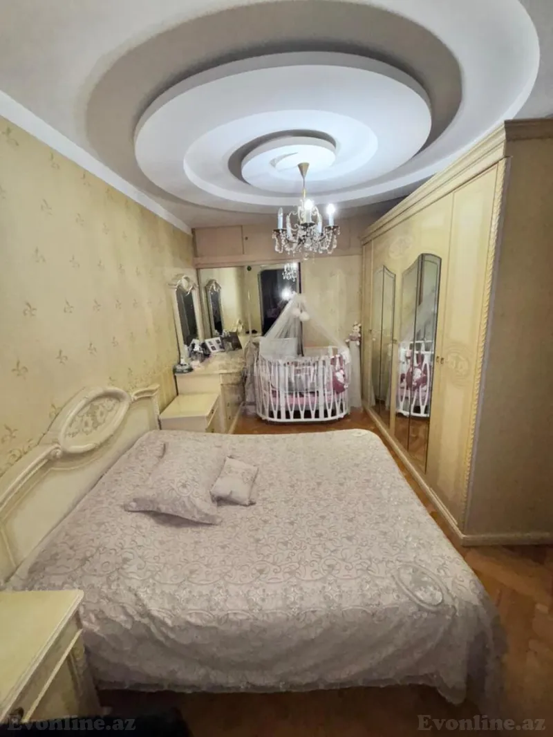 Satılır 4 otaqlı Mənzil Köhnə tikili 110 m² Yasamal r. - şəkil 3