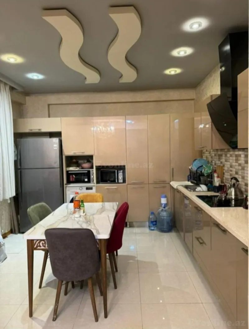 Kirayə verilir 3 otaqlı Mənzil Yeni tikili 110 m² İnşaatçılar m. - şəkil 2