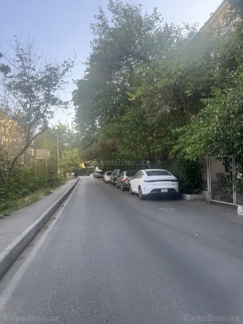 Satılır 4 otaqlı Mənzil Köhnə tikili 70 m² Yasamal r. - şəkil 2