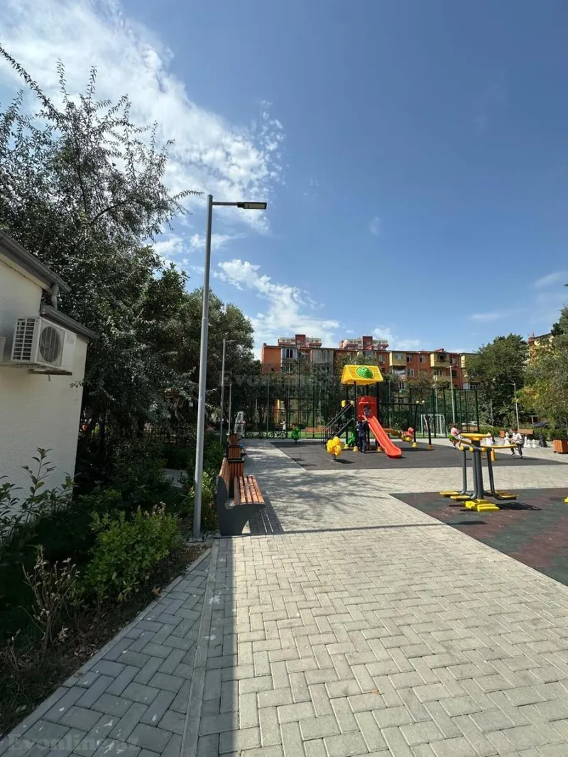 Satılır 3 otaqlı Mənzil Köhnə tikili 70 m² Neftçilər m. - şəkil 2