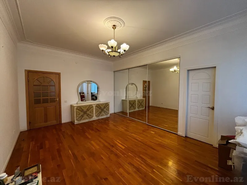 Satılır 4 otaqlı Mənzil Yeni tikili 170 m² 28 May m. - şəkil 18