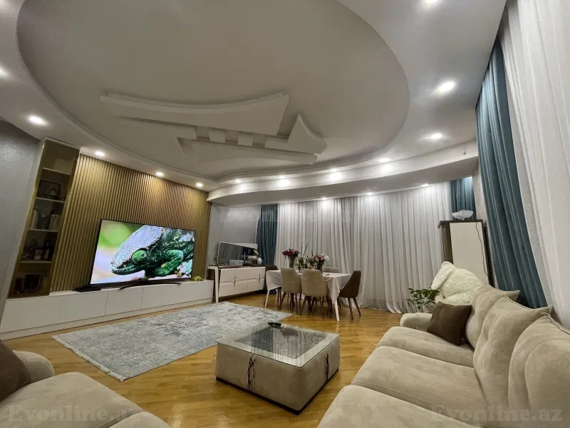 3 otaqlı Mənzil 95 m² İnşaatçılar m. Satılır