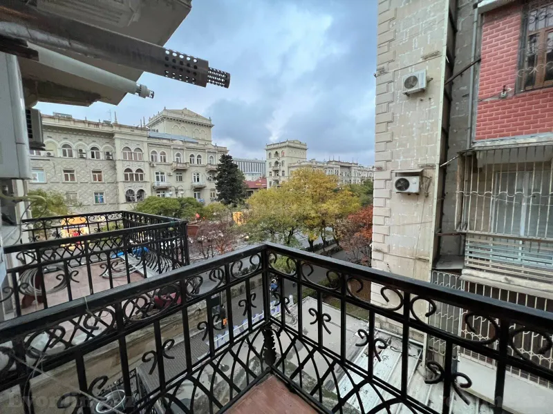 1 otaqlı Mənzil 42 m² Elmlər Akademiyası m. Satılır