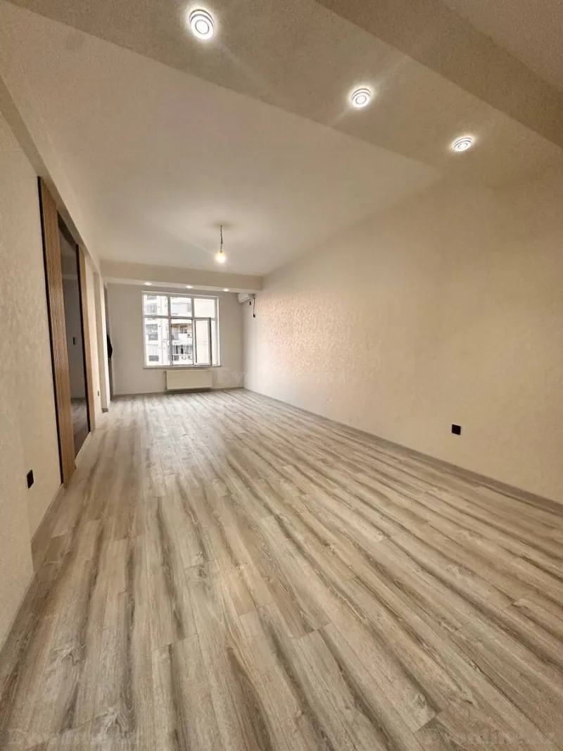 3 otaqlı Mənzil 105 m² Xətai r. Satılır