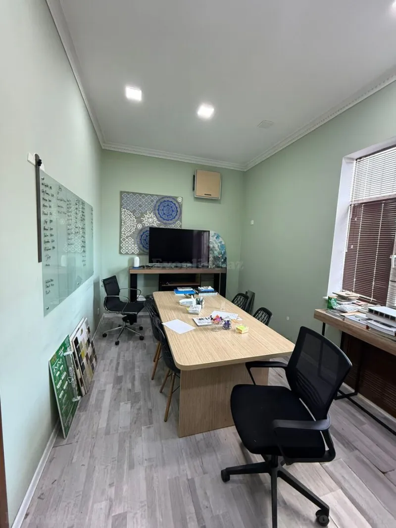 3 otaqlı Ofis 85 m² Elmlər Akademiyası m. Kirayə verilir