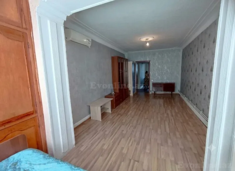 Satılır 2 otaqlı Mənzil Köhnə tikili 65 m² Xalqlar Dostluğu m. - şəkil 2