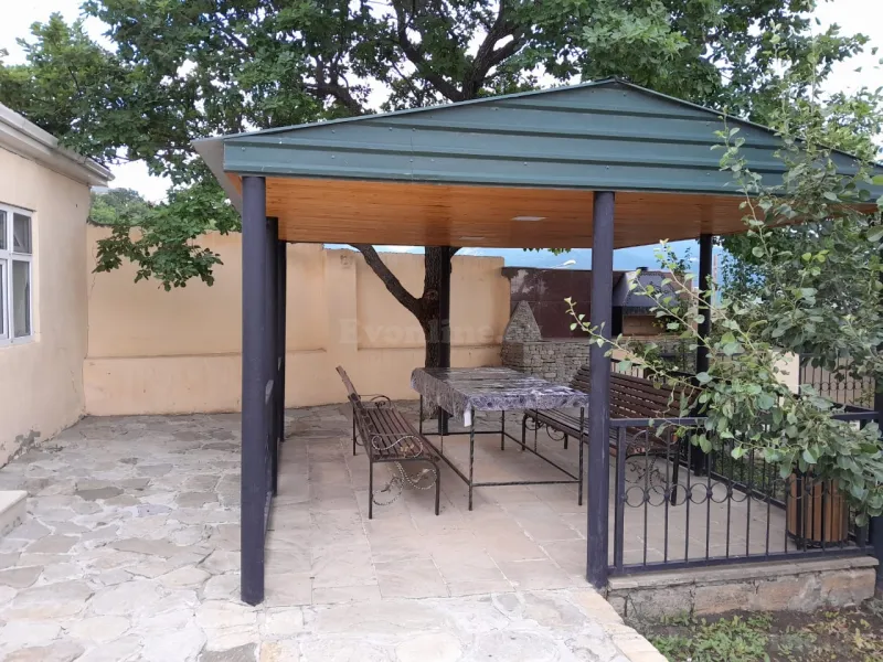 8 otaqlı Həyət evi 204 m² Xızı Satılır