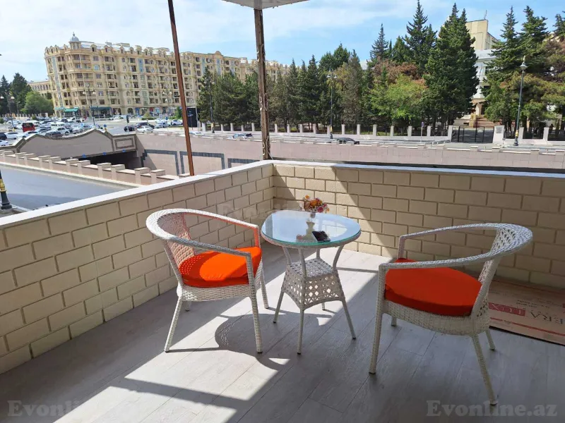 Kirayə verilir 2 otaqlı Mənzil Köhnə tikili 86 m² Gənclik m.