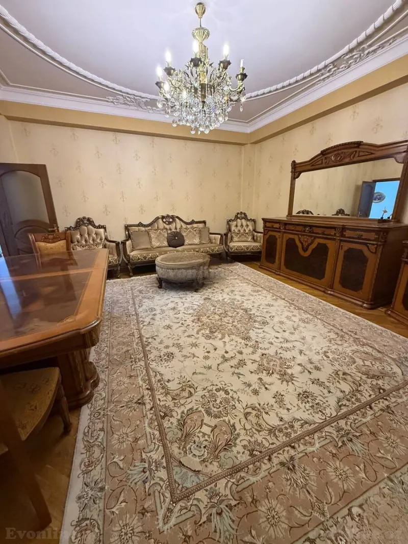 3 otaqlı Mənzil 130 m² Nəsimi m. Kirayə verilir