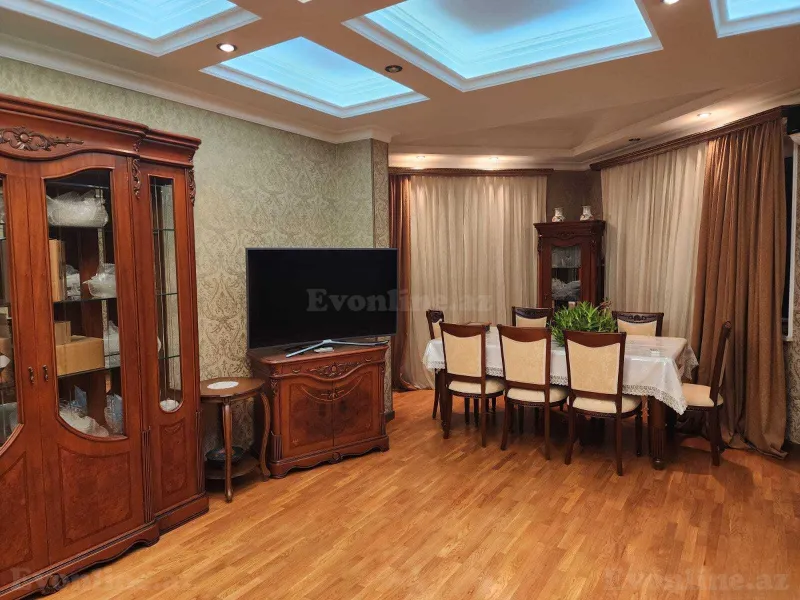 Kirayə verilir 6 otaqlı Mənzil Köhnə tikili 180 m² Nəriman Nərimanov m.