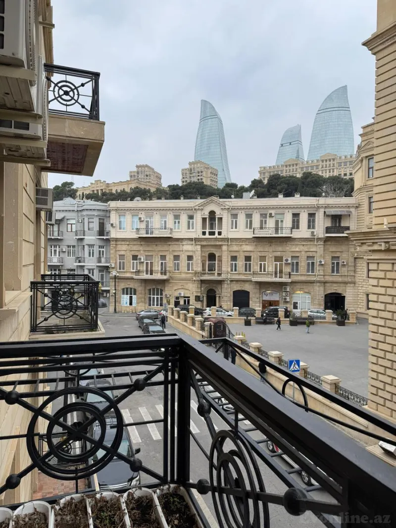 Satılır 4 otaqlı Mənzil Köhnə tikili 120 m² Səbail r. - şəkil 5
